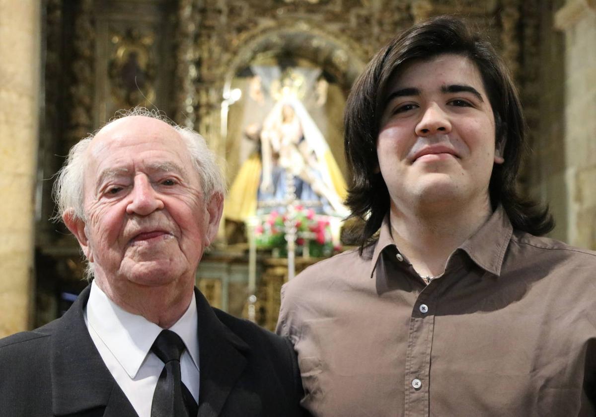 Álvaro y Julio se sacan 73 años pero viven con la misma intensidad la devoción por la 'Morenica', Nuestra Señora del Mercado.