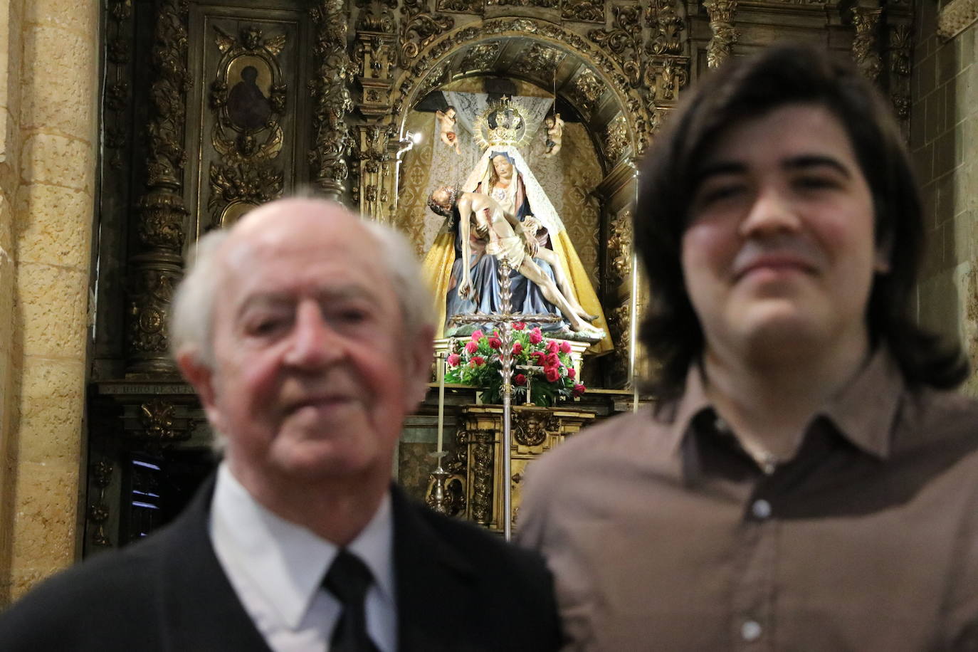 Dos generaciones de mozos del Mercado