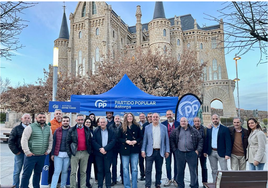 La presidenta provincial del Partido Popular en León, Ester Muñoz ha estado presente en la celebración de la Junta Local de Astorga, que ha renovado su estructuraI