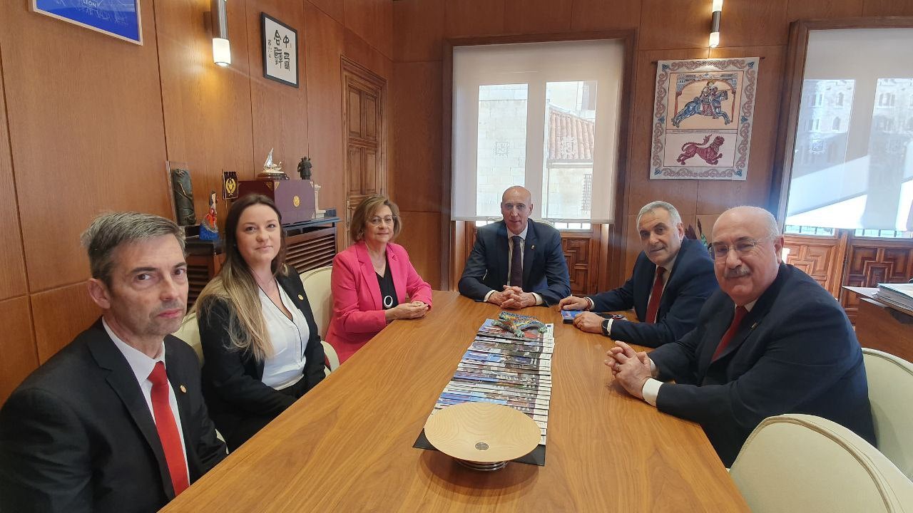 Las cofradías se citan en el Ayuntamiento de León