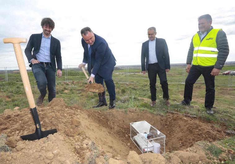 El presidente de la Diputación, Eduardo Morán, y el diputado de Cultura, Arte y Patrimonio, Pablo López Presa, visita el inicio de las obras del Centro Arqueológico de la Ciudad de Lancia