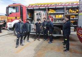 El presidente de la Diputación de León, Eduardo Morán, acompañado por el diputado del Servicio de Prevención, Extinción de Incendios y Salvamento (Sepeis), Marcelo Alonso y por el jefe del servicio, Pablo Bailón, visita el parque de bomberos habilitado en Astorga