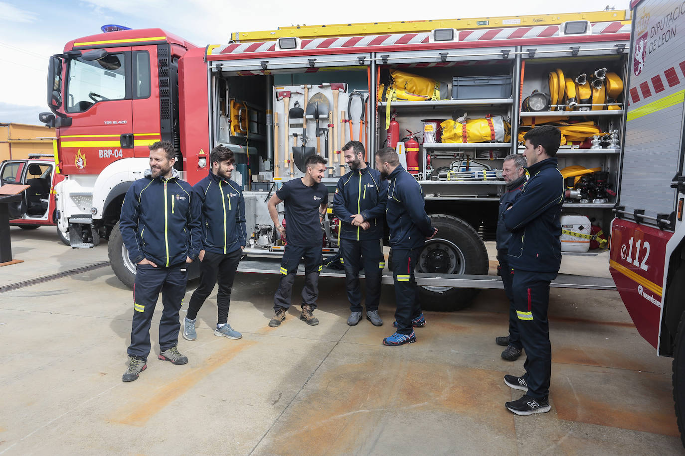 El presidente de la Diputación de León visita el parque de bomberos de Astorga