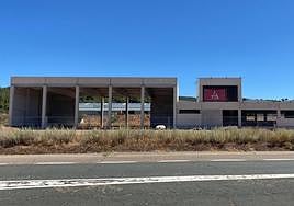 Imagen de las instalaciones del Sepeis en Cistierna paralizadas tras la fuga de la adjudicataria.