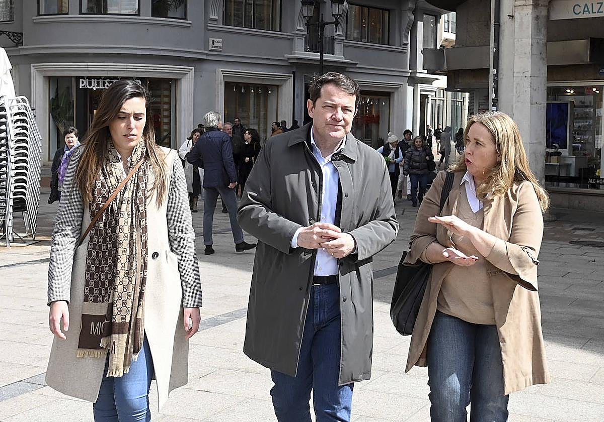 El presidente del PP de Castilla y León visita Burgos para apoyar la candidatura de Cristina Ayala al Ayuntamiento de Burgos.