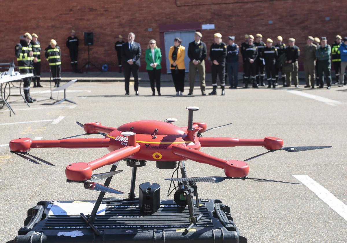 La secretaria de Estado de Defensa presenta la Unidad de Drones de la UME