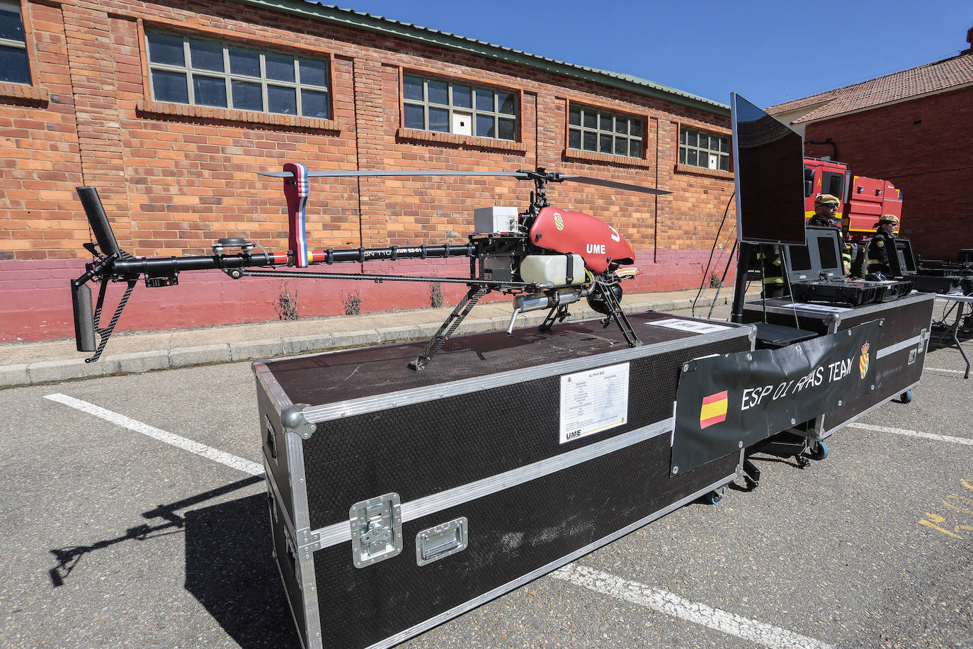 La secretaria de Estado de Defensa presenta la Unidad de Drones de la UME