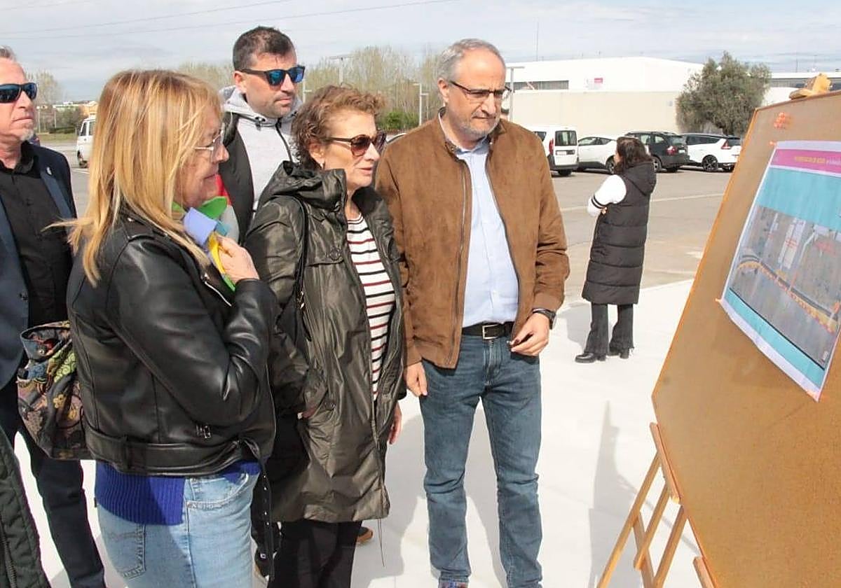 El alcalde de Ponferrada, Olegario Ramó, acudió a la inaguración de esta obra.