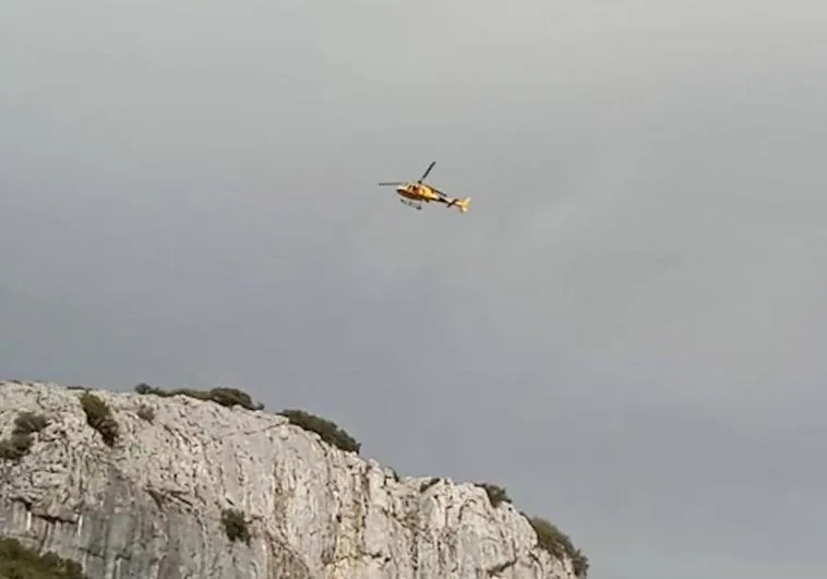 Imagen del helicóptero que participó en el rescate.