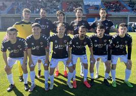 Once del equipo berciano en su visita al Real Ávila.