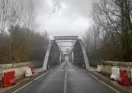 La reparación del puente de acceso a la pedanía preservando el valor histórico y patrimonial de esta infraestructura centenaria es otro de los objetivos.