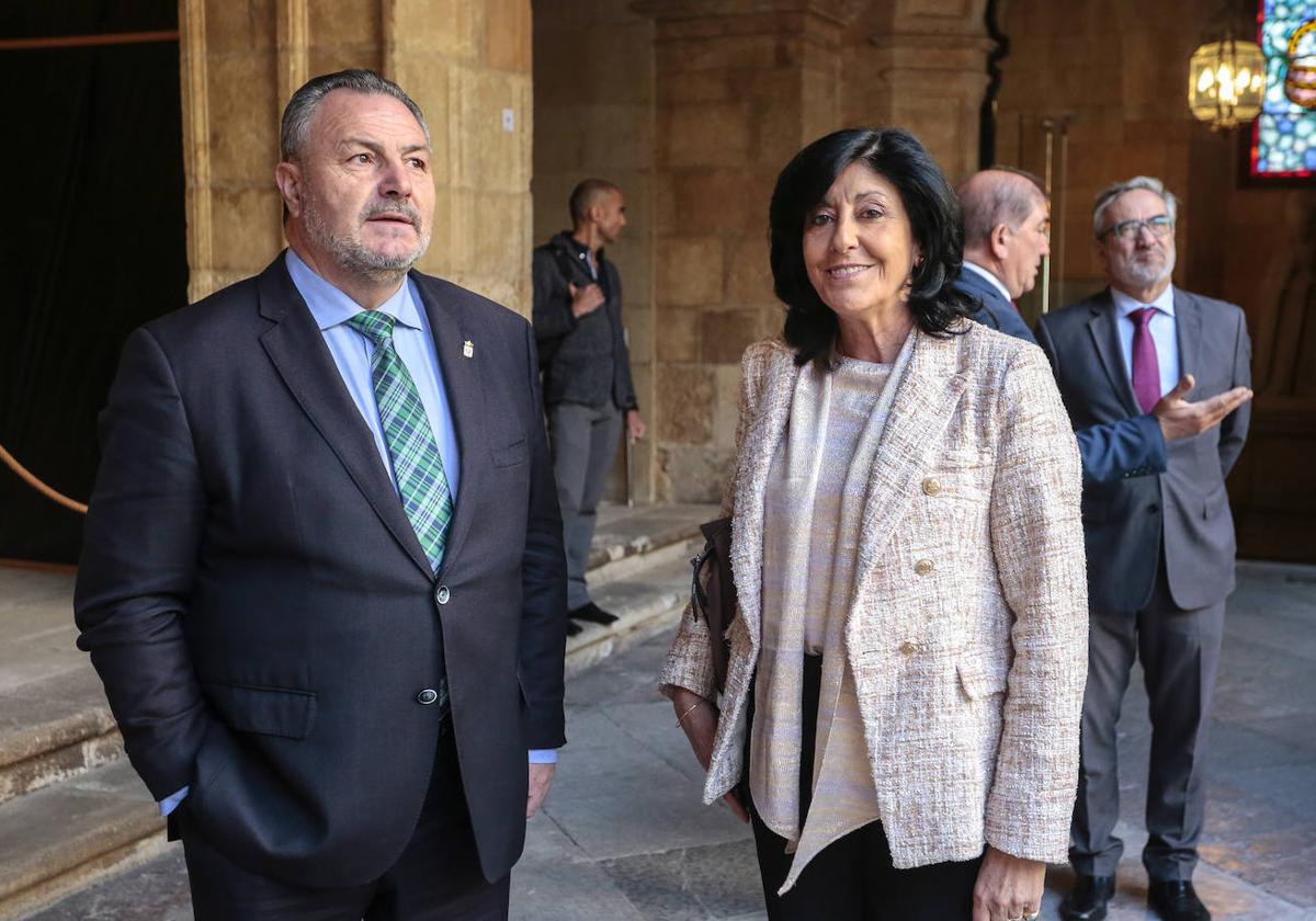 El presidente de la Diputación de León, Eduardo Morán, y la directora del Centro Nacional de Inteligencia, Esperanza Casteleiro