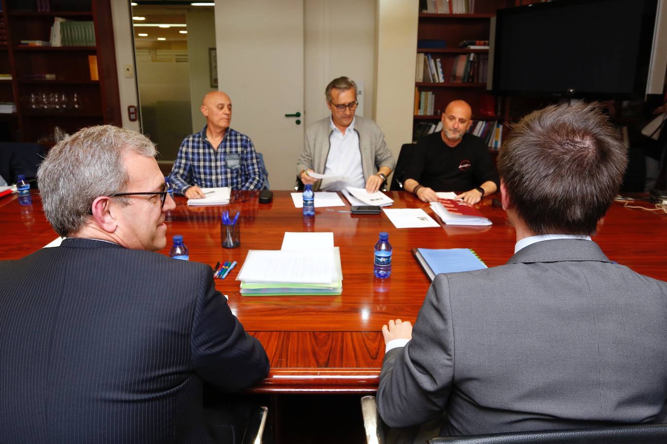 Reunión entre la consejería de Industria, Comercio y Empleo con patronal y sindicatos.