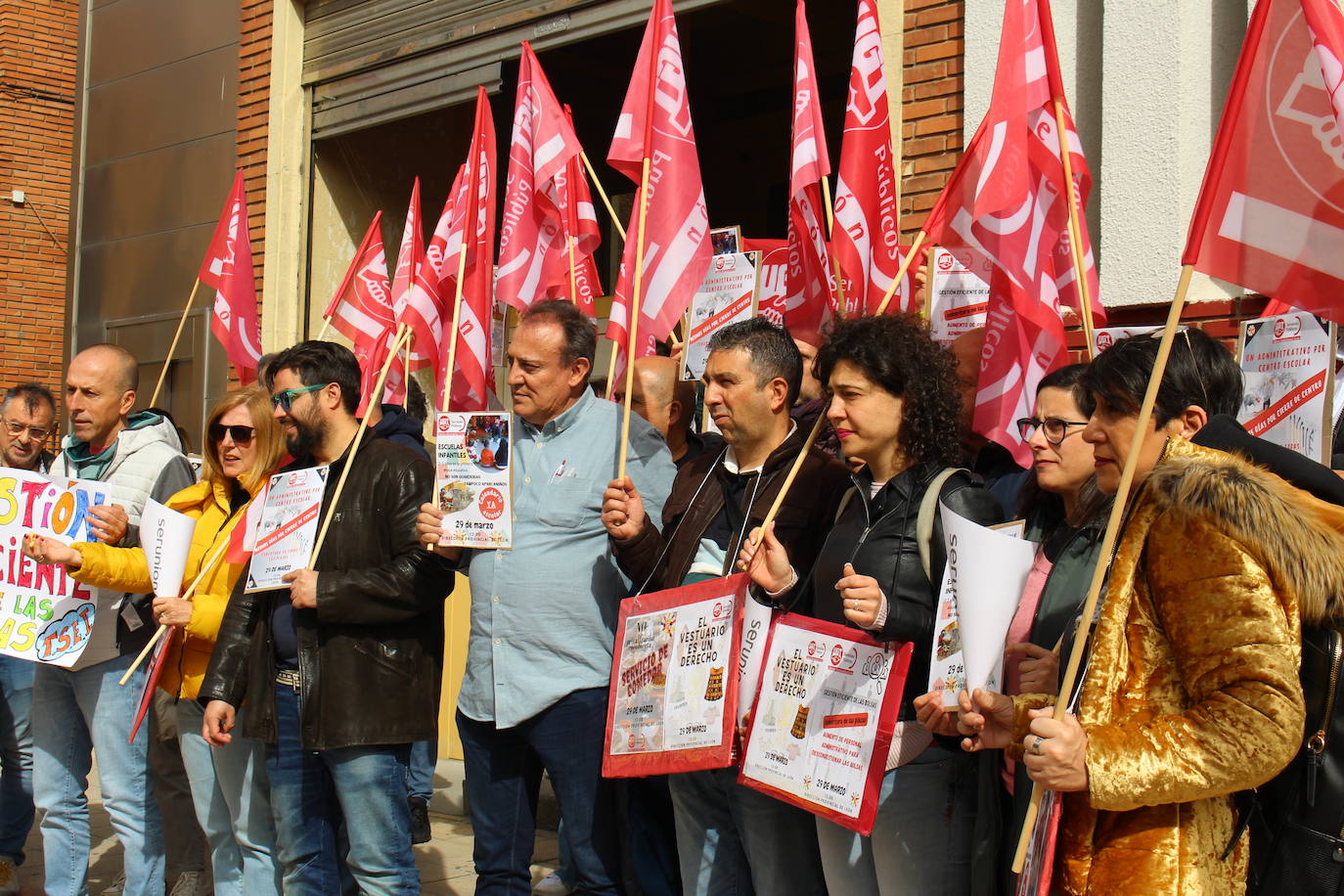 UGT se concentrará frente a la Dirección de Educación «por los derechos» del personal laboral y administrativo de Educación