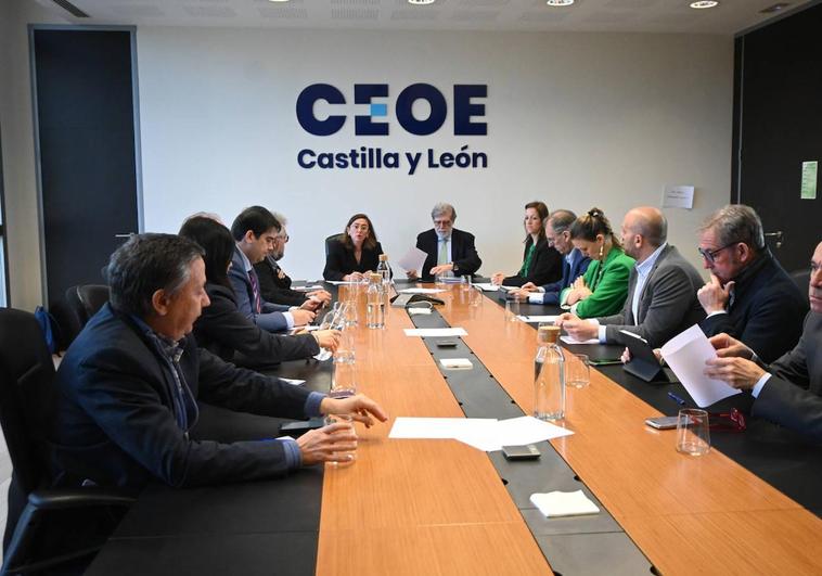 La Junta insiste en que el Corredor Atlántico beneficie a las nueve provincias