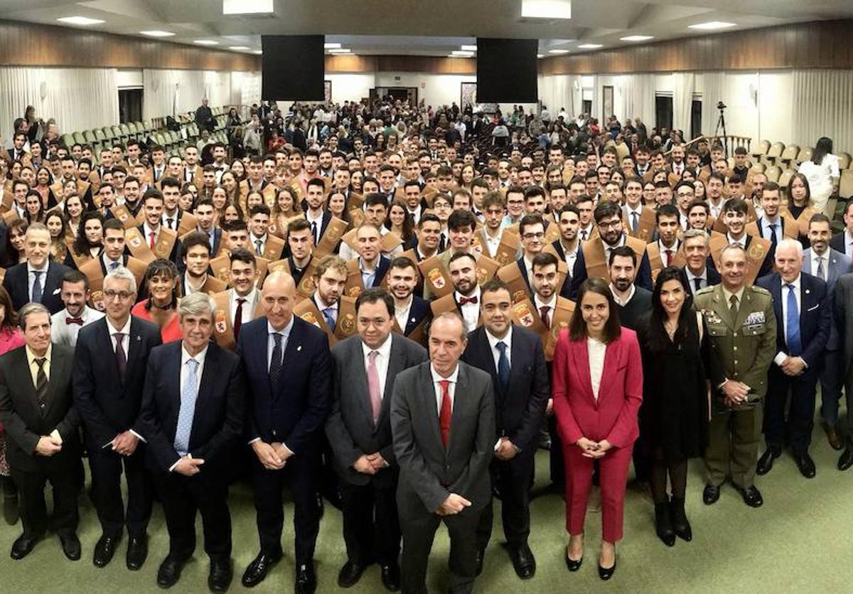 La Escuela de Ingenierías de León celebra la graduación de 321 estudiantes