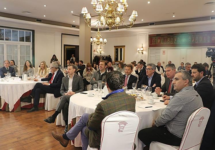 Numerosos invitados han acompañado al director general del Incibe durante su encuentro en leonoticias.