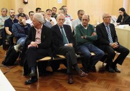 Los principales acusados se sientan en el banquillo