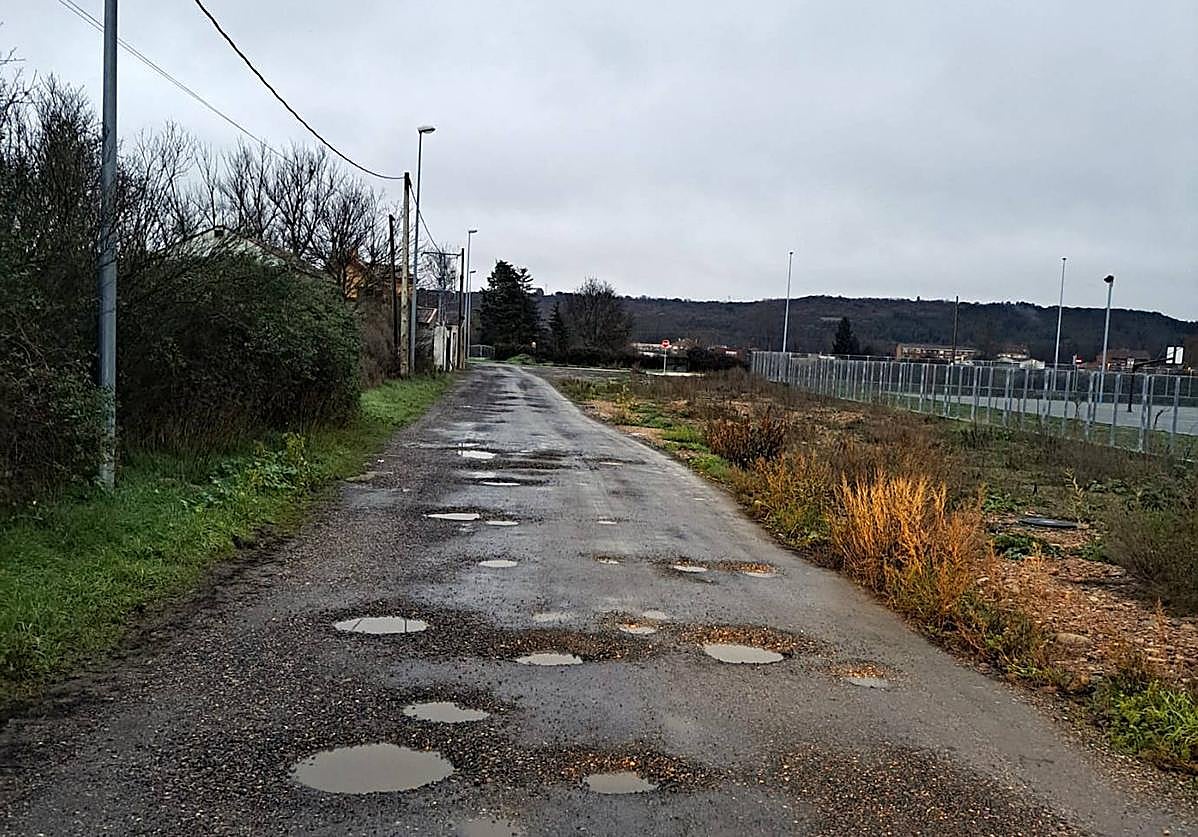 Así se encuentra el entorno el Colegio Los Adiles de Villaquilambre.