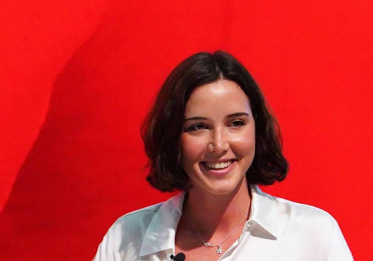 Andrea Fernández reivindica el proyecto «sano y que dialoga» del PSOE frente a «los insultos, desbarres y peinetas» del PP