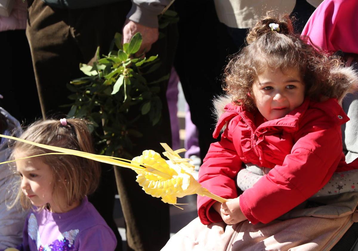 Miles de personas participan de este desfile procesional que tiene un componente simbólico de la entrada de Jesús en Jerusalén.