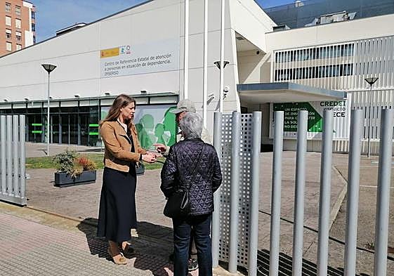 Ester Muñoz durante su visita al centro.