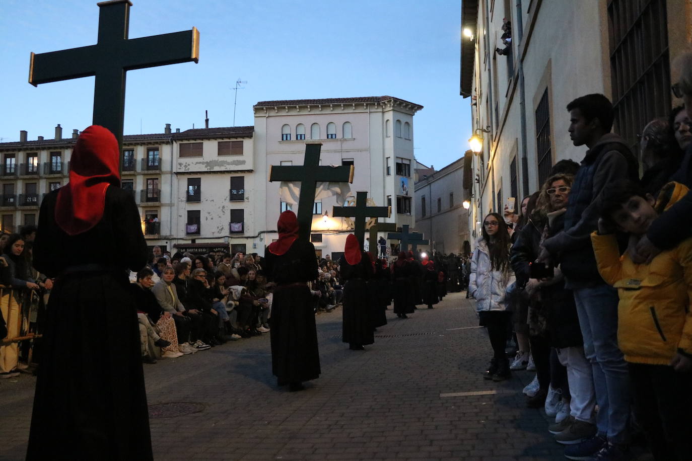 León se funde con la redención