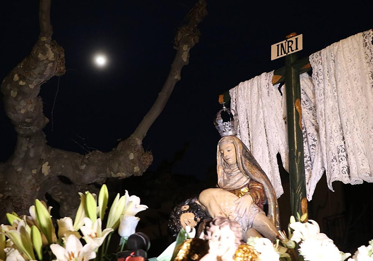 La Piedad cerraba el desfile de este Lunes Santo en León capital.
