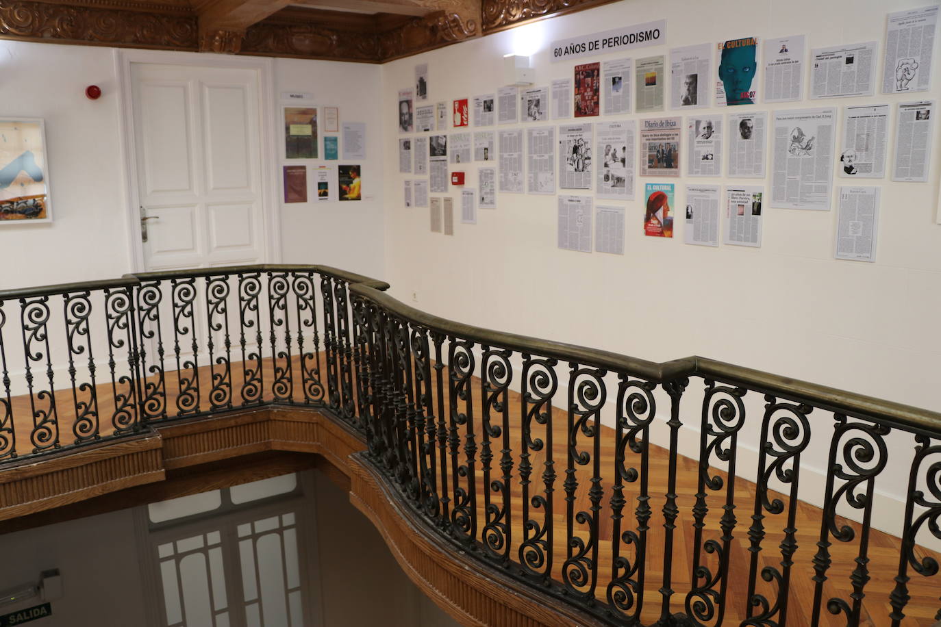 El presidente de la Junta participa en la apertura de la Casa de la Poesía-Fondo Cultural Antonio Colinas de La Bañeza