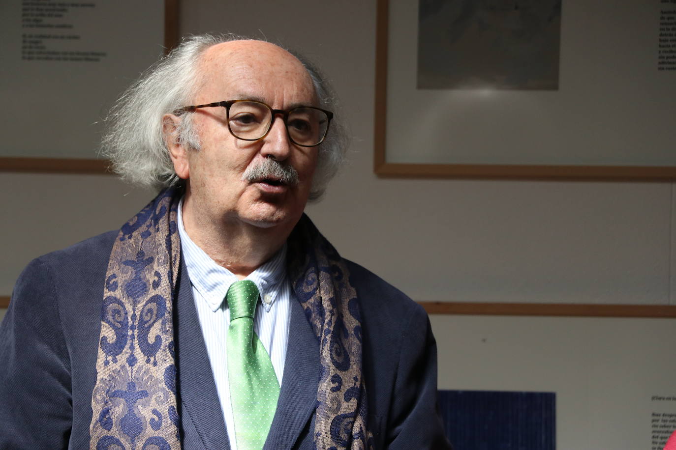 El presidente de la Junta participa en la apertura de la Casa de la Poesía-Fondo Cultural Antonio Colinas de La Bañeza