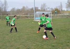 Comienza el campus que la Betis Academy organiza en Carbajal de la Legua.