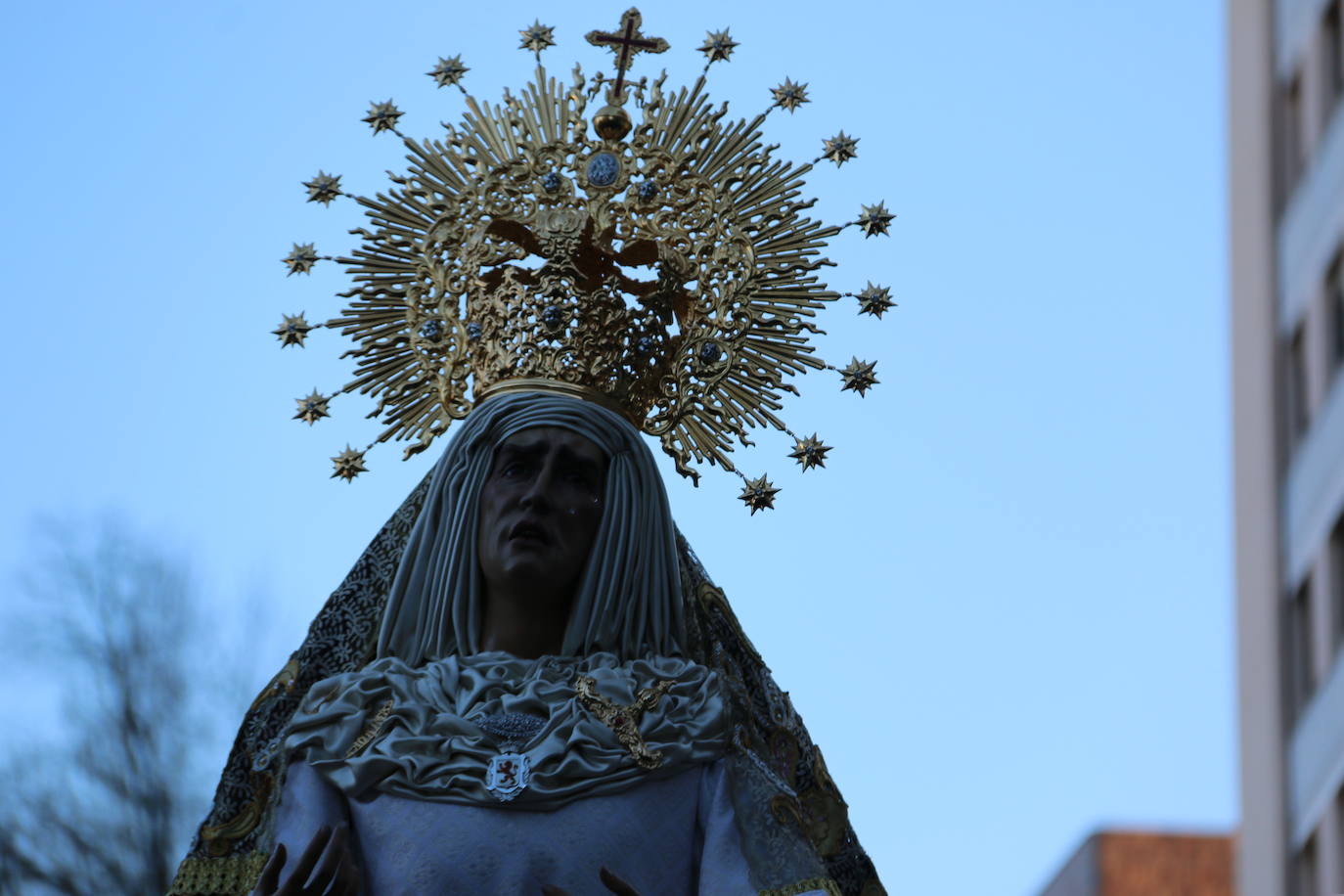 León, mira el dolor de la Madre