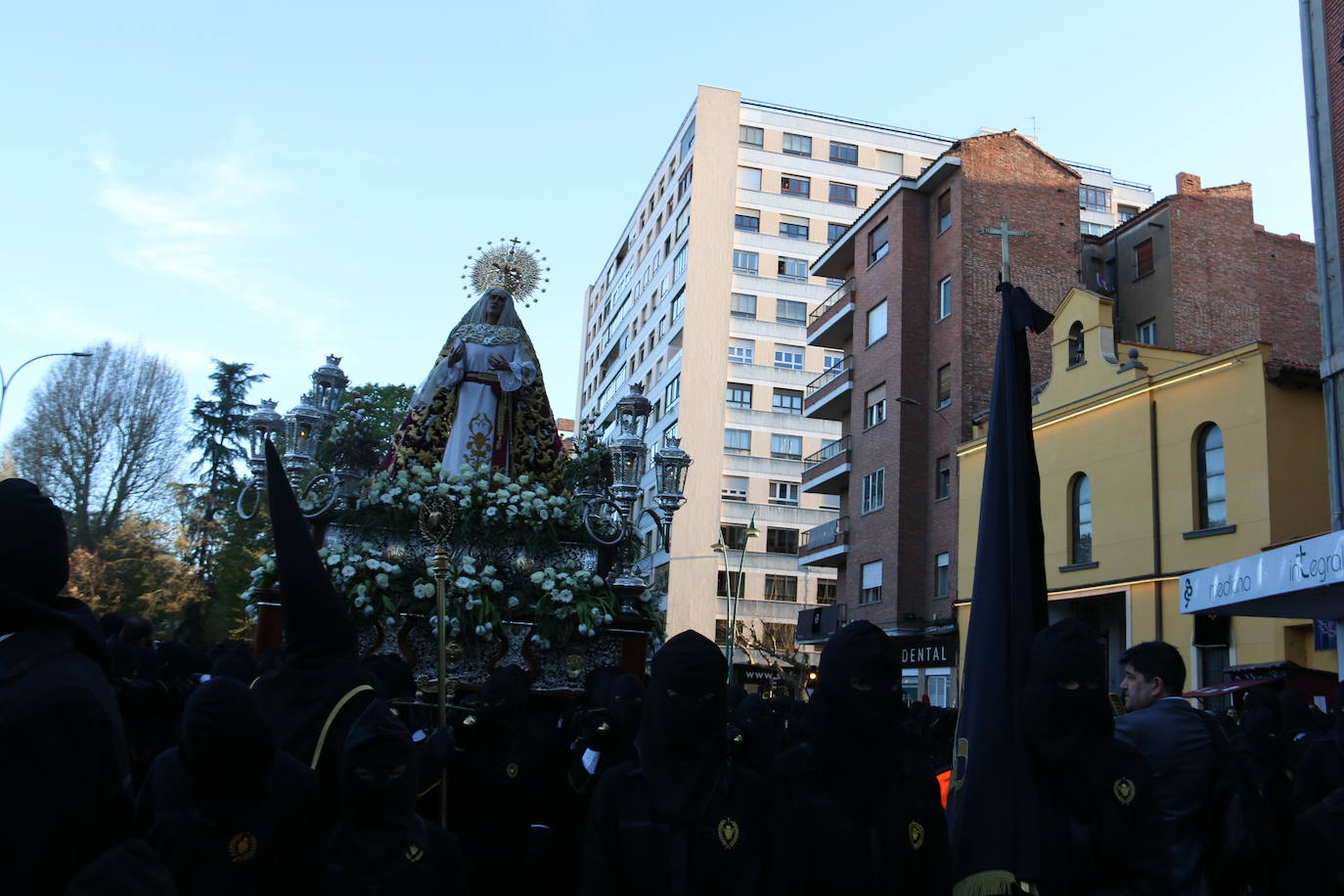León, mira el dolor de la Madre