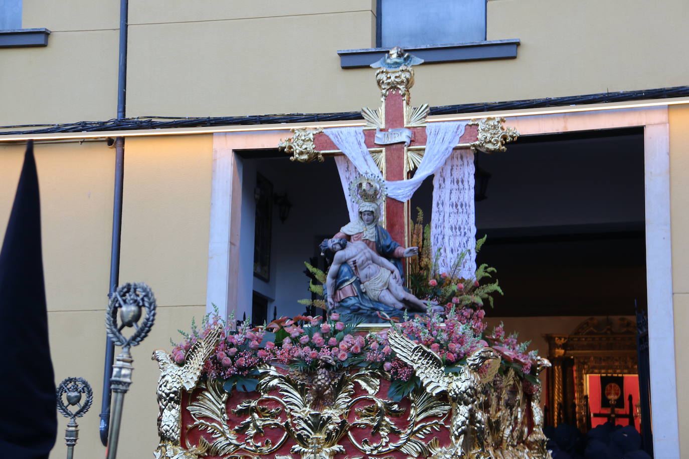 León, mira el dolor de la Madre