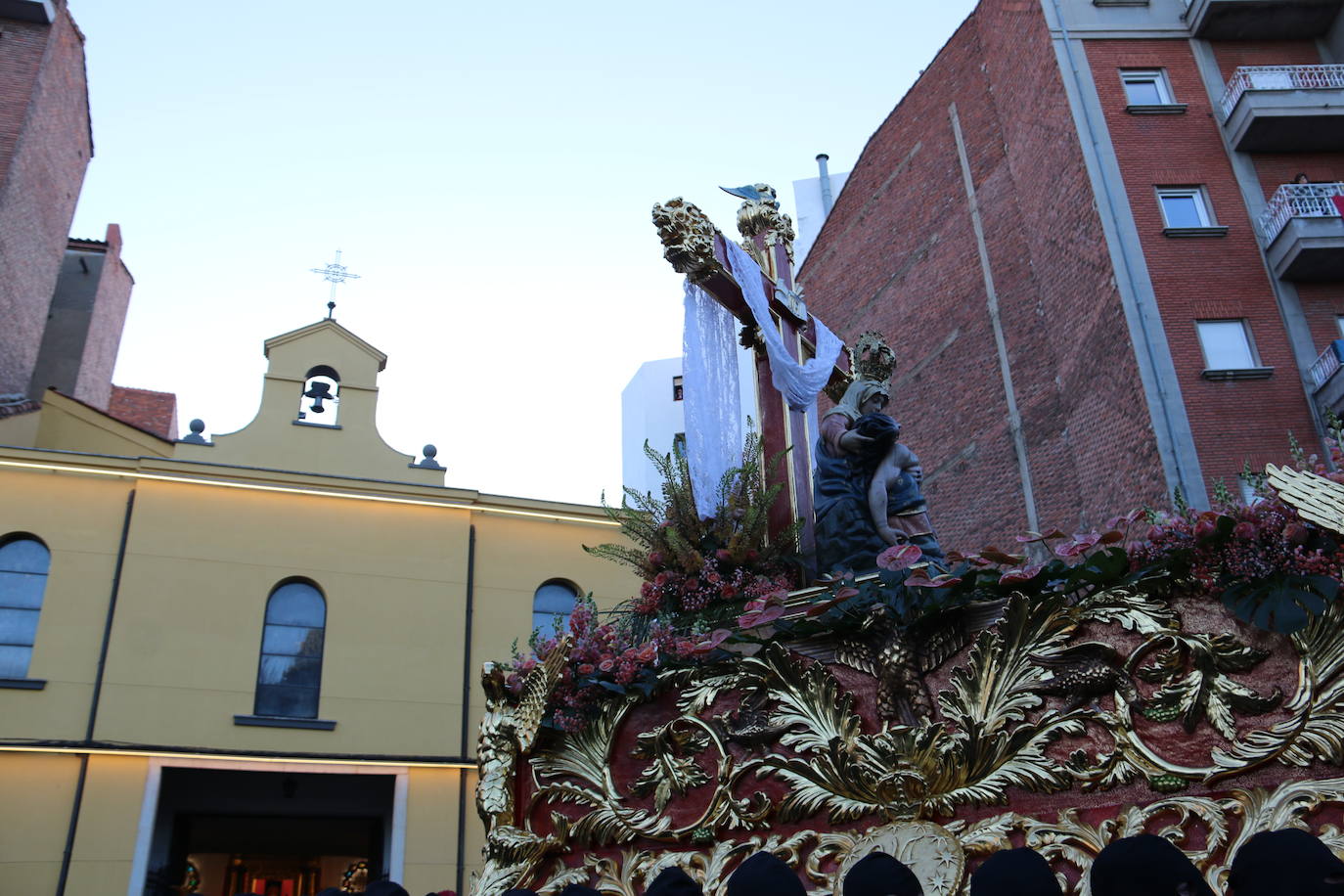 León, mira el dolor de la Madre