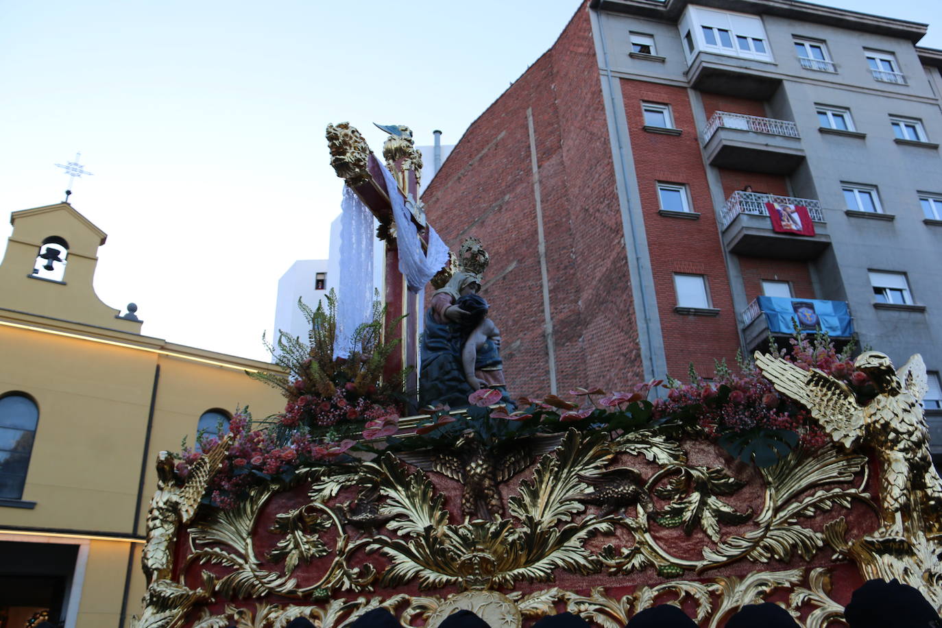 León, mira el dolor de la Madre