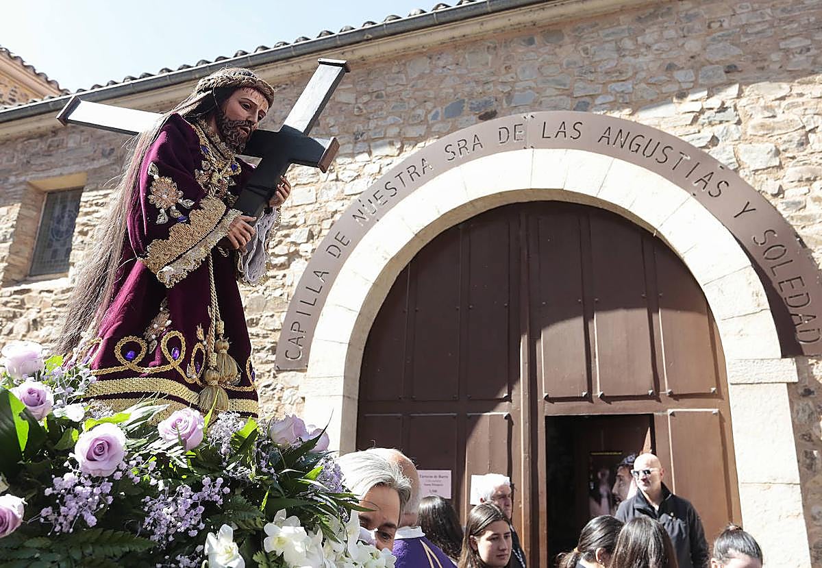 El vicepresidente de la Junta de Castilla y León, Juan García-Gallardo y el alcalde de La Bañeza, Javier Carrera, participan en la tradición del 'Santo Potajero'