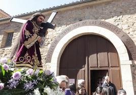 El vicepresidente de la Junta de Castilla y León, Juan García-Gallardo y el alcalde de La Bañeza, Javier Carrera, participan en la tradición del 'Santo Potajero'