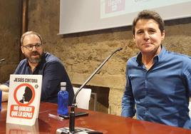 El periodista Jesús Cintora en la presentación del libro en la capital leonesa.