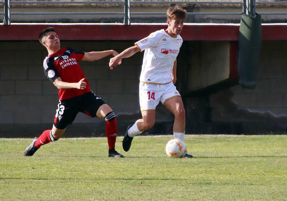 Júpiter-Mirandés B en el Área Deportiva de Puente Castro