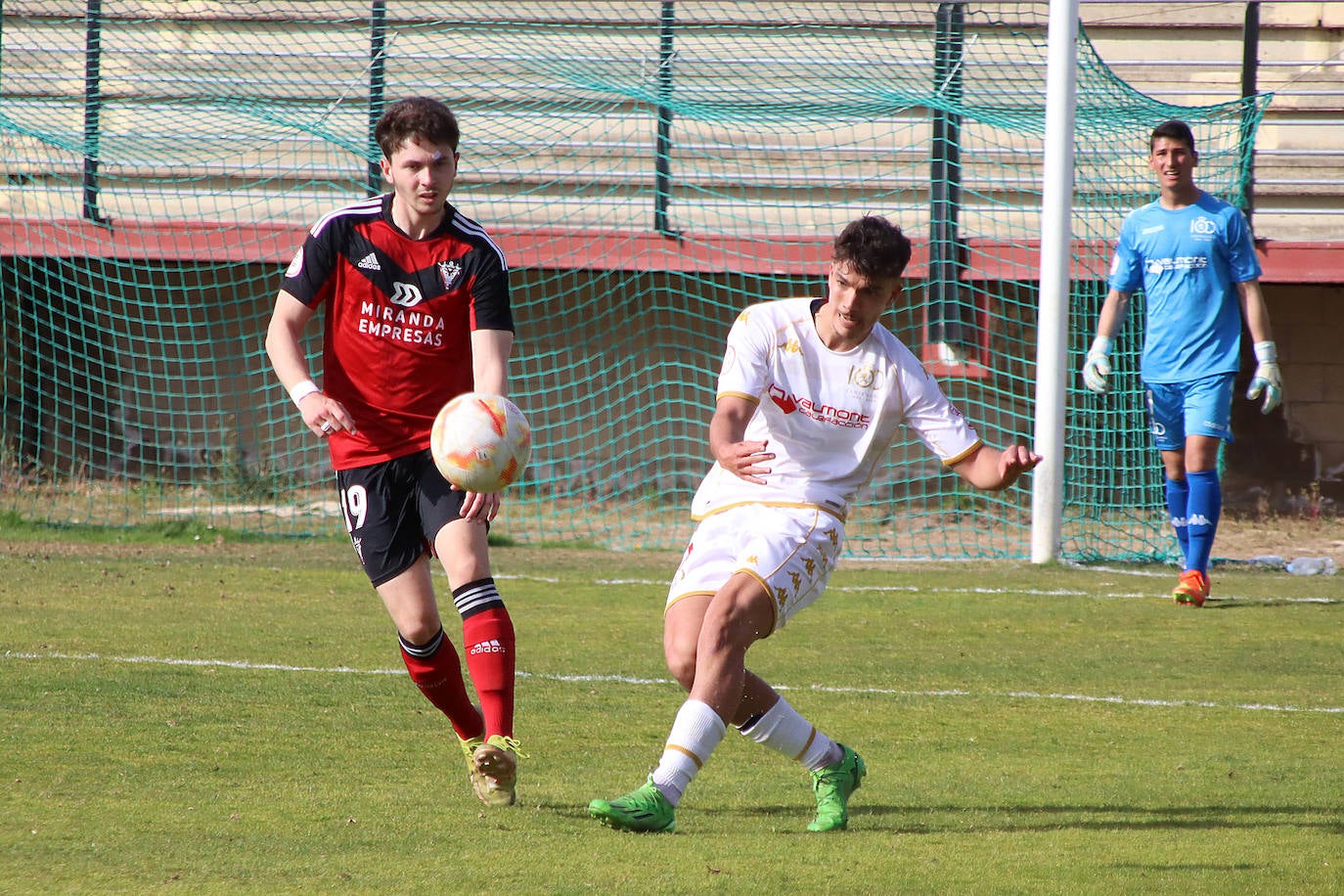 Júpiter-Mirandés B en el Área Deportiva de Puente Castro