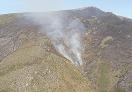 Imagen de uno de los focos del incendio de La Baña.