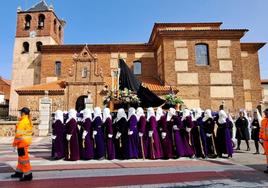 La localidad leonesa cierra su Semana Santa con uno de los actos más emotivos