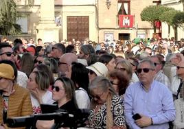 Imagen de leoneses y visitantes concentrados en una de las procesiones de esta Semana Santa.