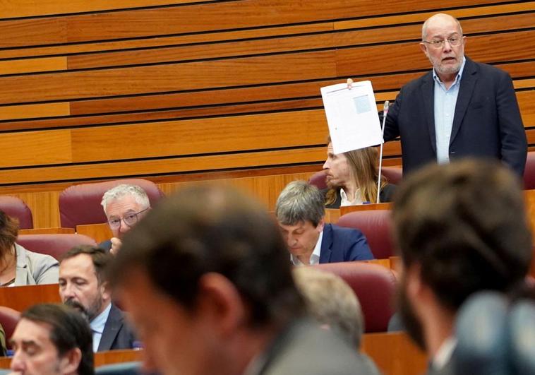 Igea, este martes, durante su intervención en el pleno de las Cortes.