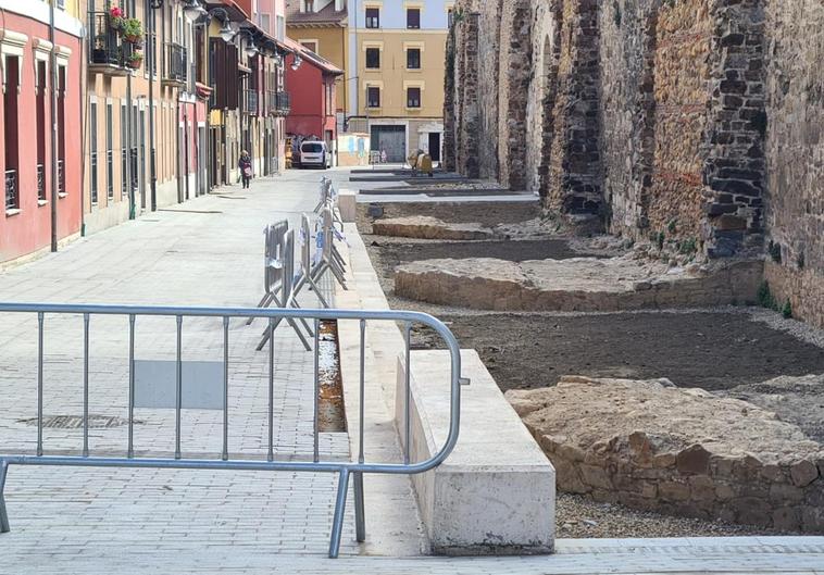 Así avanzan las obras del último tramo de la peatonalización de las calles Cubos y Carreras en León.