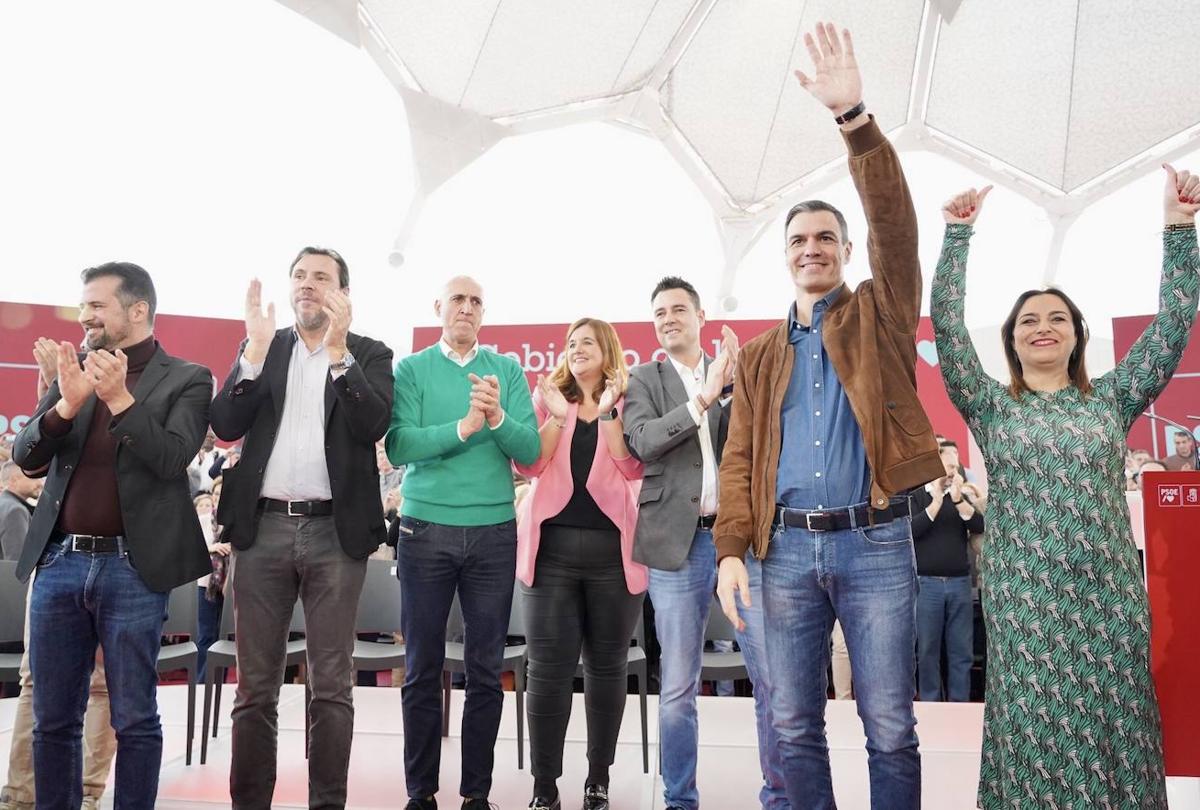 Acto político en Valladolid con Pedro Sánchez y los alcaldes de municipios de la comunidad.