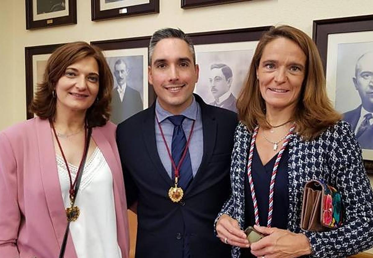 Los tres ediles del grupo municipal del PP en Bembibre que han solicitado su baja del partido.