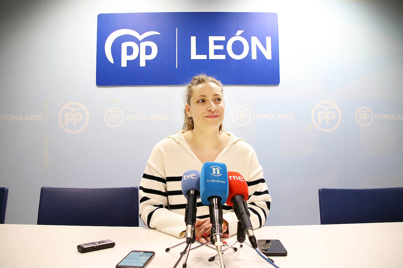 Rueda de prensa en la sede del PP