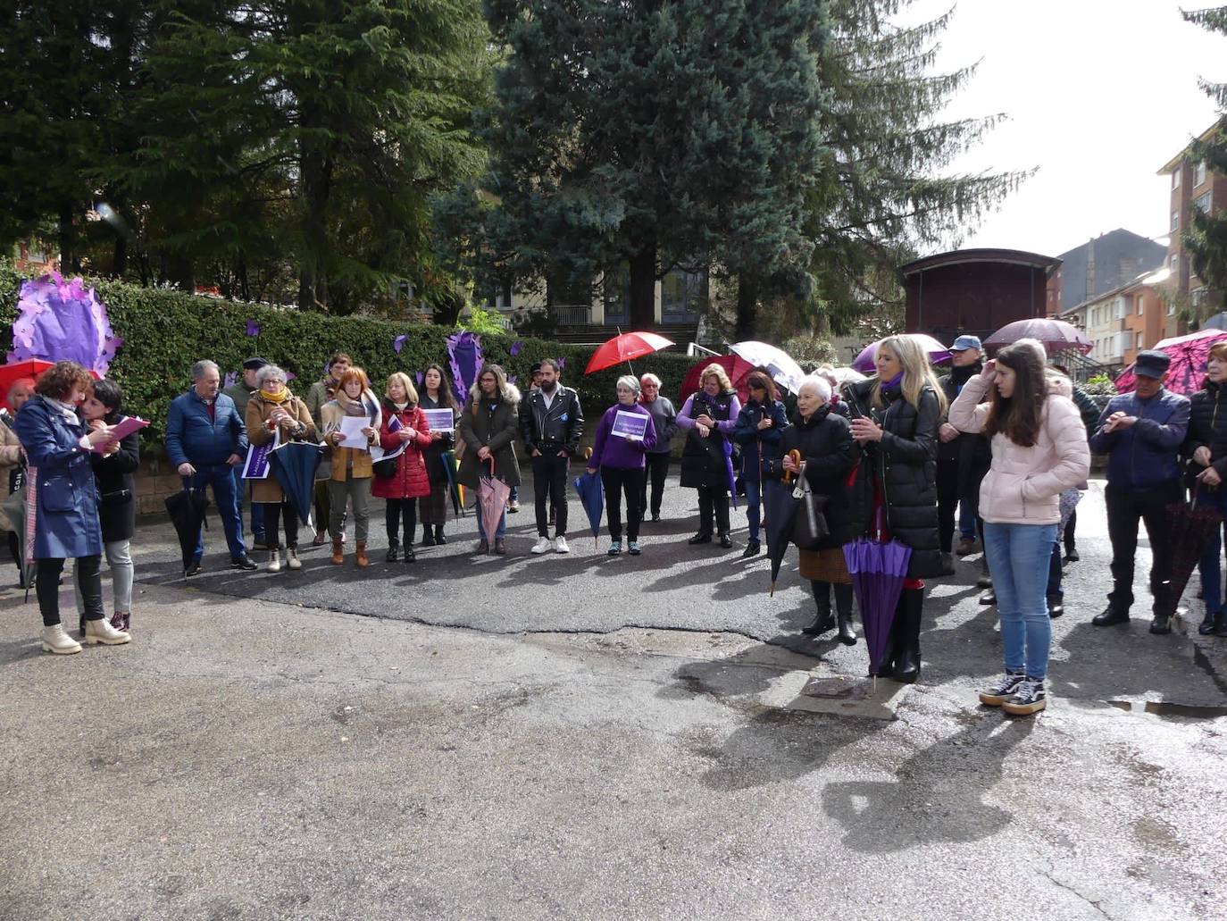 Concentración en apoyo a Raquel Díaz en Villablino